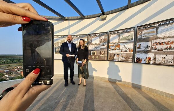 Реновирање Културног центра „Видиковац“, који је после 12 година отворен у пуном сјају и капацитету, реализовано је на иницијативу Руског научног института у Београду уз помоћ Града Сремски Карловци. - Sputnik Србија