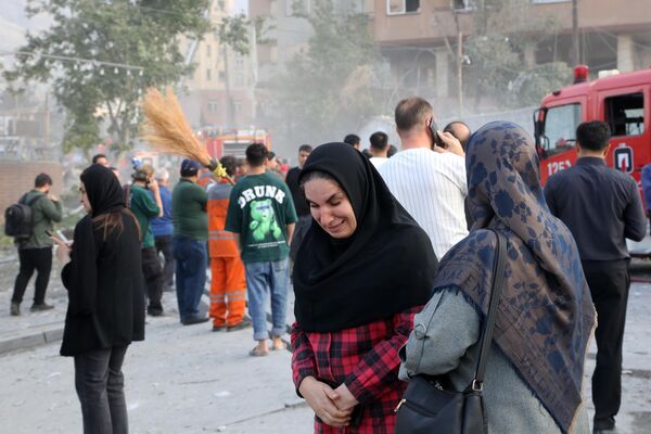 Израелска војска је саопштила да изводи нападе на десетине циљева на читавој територији Ирана који су наводно повезани са нуклеарним програмом, као и војне објекте. Израелска војска је саопштила да изводи нападе на десетине циљева на читавој територији Ирана који су наводно повезани са нуклеарним програмом, као и војне објекте. - Sputnik Србија