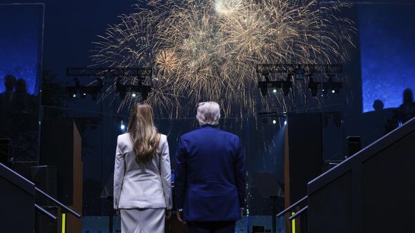 Donald i Melanija Tramp na vojnoj paradi - Sputnik Srbija