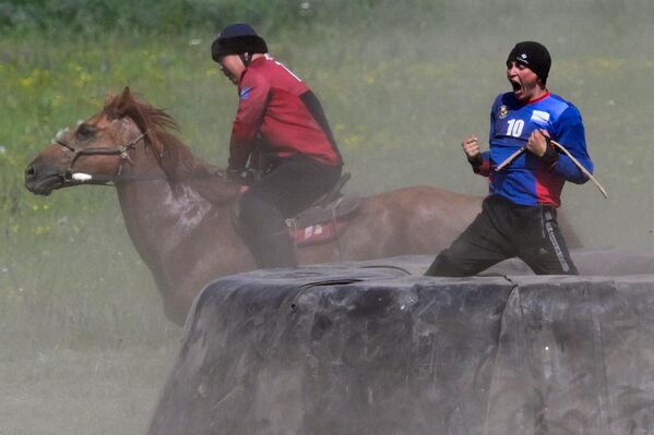 Док су играли кок бору, мушкарци и коњи су се учили неустрашивости. Игра је тренирала мушкарце да буду храбри, смели и одважни — особине које су биле неопходне ратницима. - Sputnik Србија