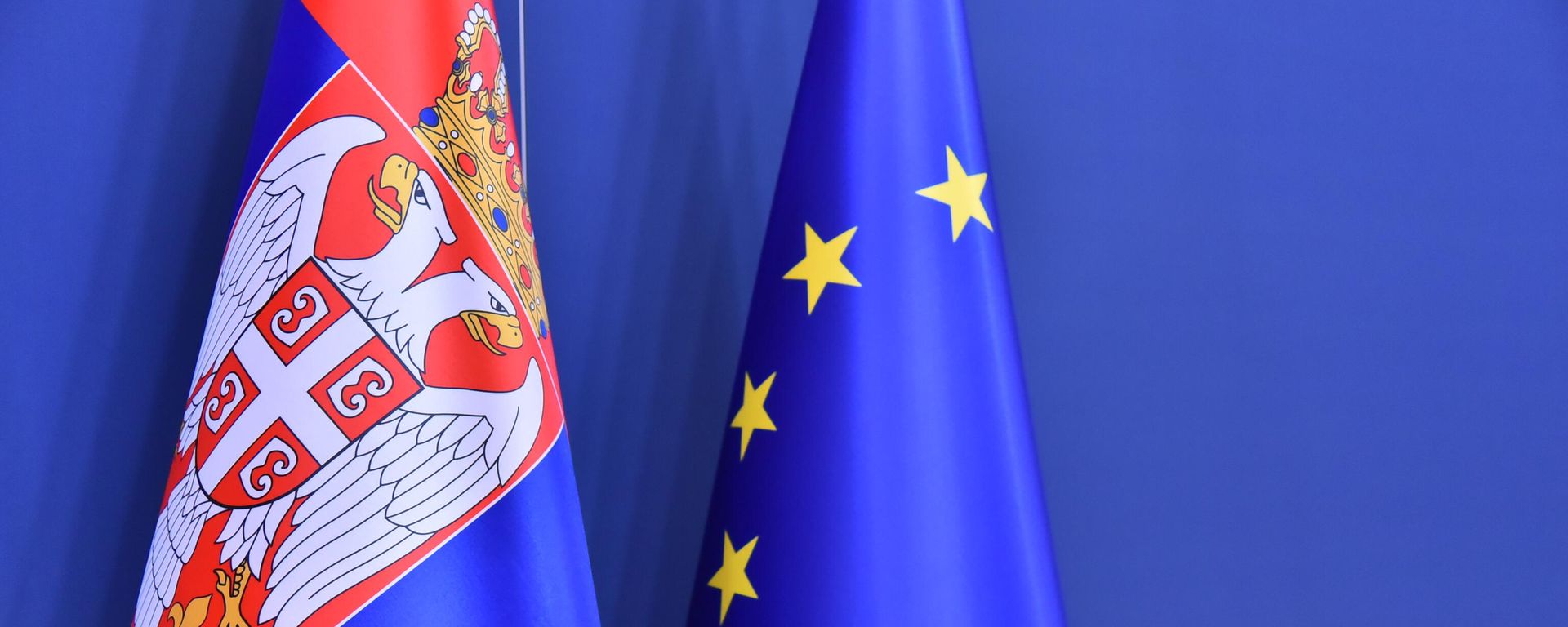 Zastava Srbije i EU  - Sputnik Srbija, 1920, 08.07.2026