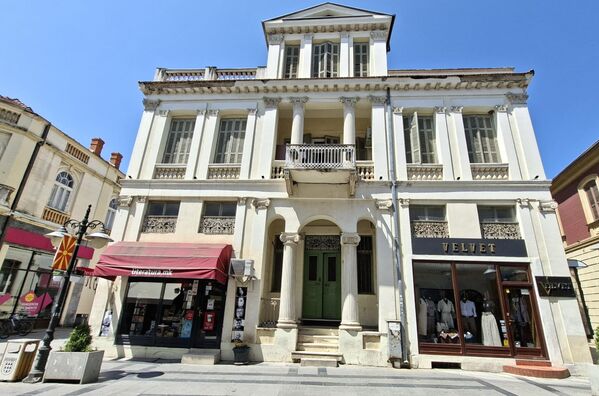 Убрзо су, отварајући своја конзуларна представништва у Битољу, бригу за обесправљену рају, исказале и друге државе попут Француске, Грчке, Русије, Србије, Италије, Аустроугарске, Румуније… - Sputnik Србија