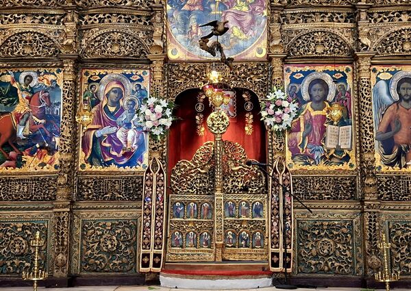 У Битољу је 1922. године основана богословија СПЦ, на чијем челу се налазио епископ Николај Велимировић. Уставом СПЦ из 1931. спојена је са Охридском у Охридско-битољску, са седиштем у Битољу.  - Sputnik Србија