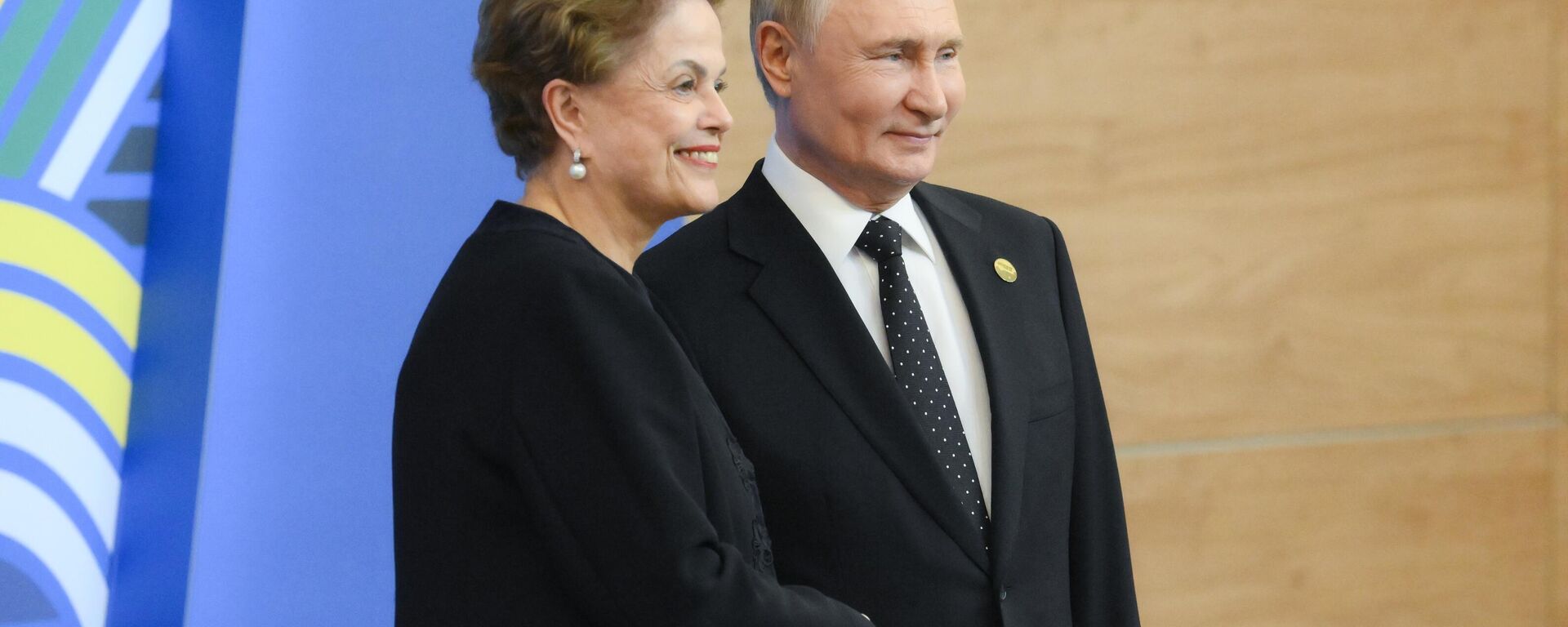 Ruski predsednik sa šefom Nove razvojne banke Dilmom Rusef - Sputnik Srbija, 1920, 18.06.2025