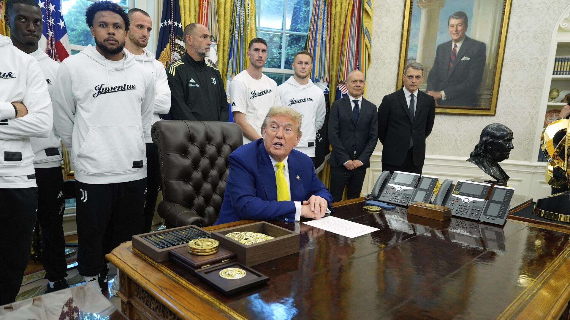 Душан код Трампа – док Сергеј „штопује“ Краља /фото, видео/