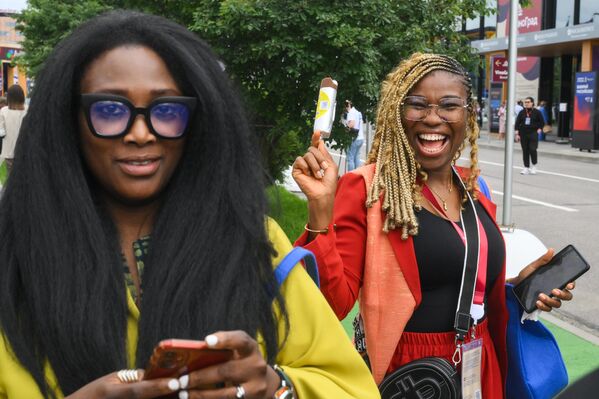 Насмејана лица посетилаца. Насмејана лица посетилаца. - Sputnik Србија