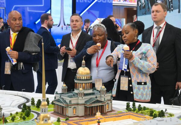 Штанд на Међународном економском форуму Штанд на Међународном економском форуму - Sputnik Србија