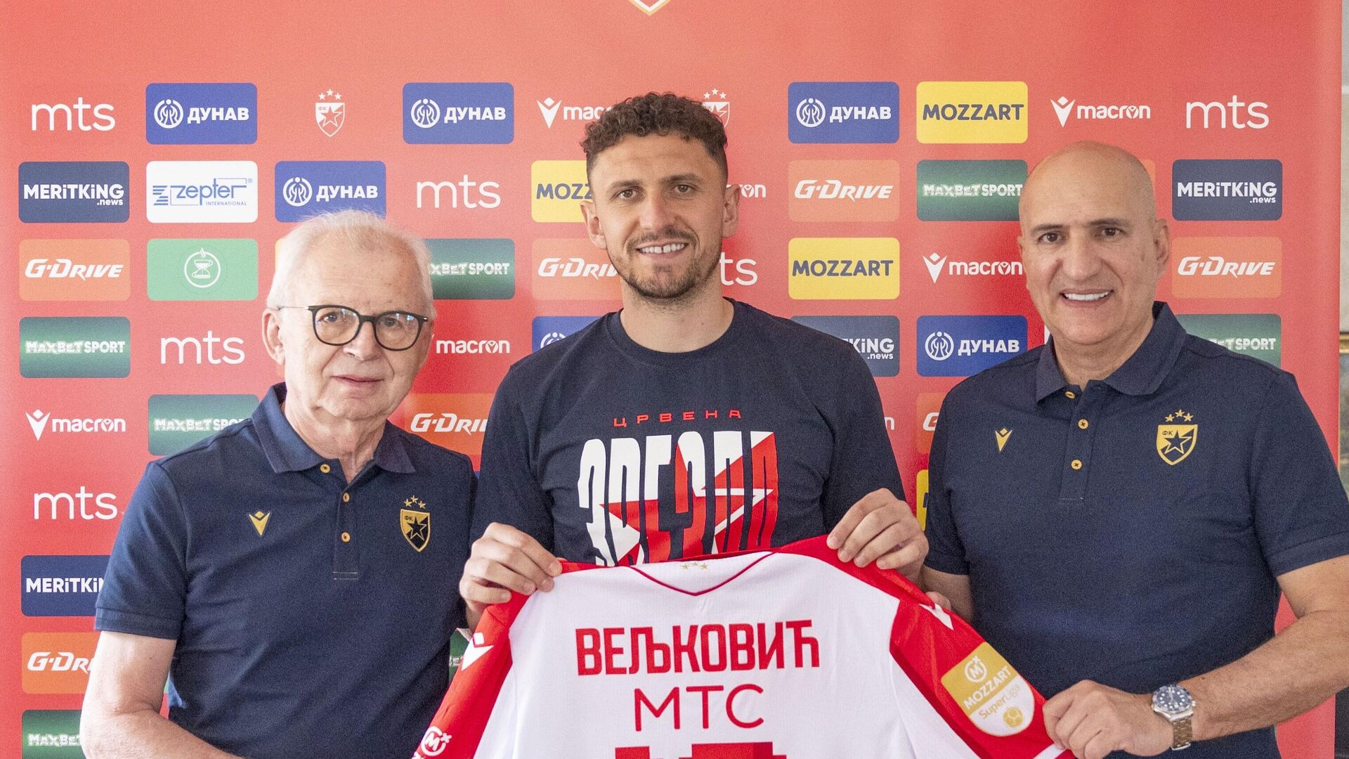 Вељковић стигао у Звезду: Циљеви су велики