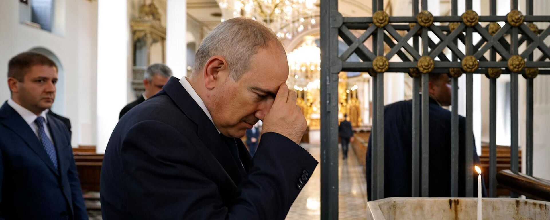 Premьer-ministr Nikol Pašinяn posetil armяnskuю cerkovь Surb Astvacacin (20 iюnя 2025). Stambul - Sputnik Srbija, 1920, 22.06.2025