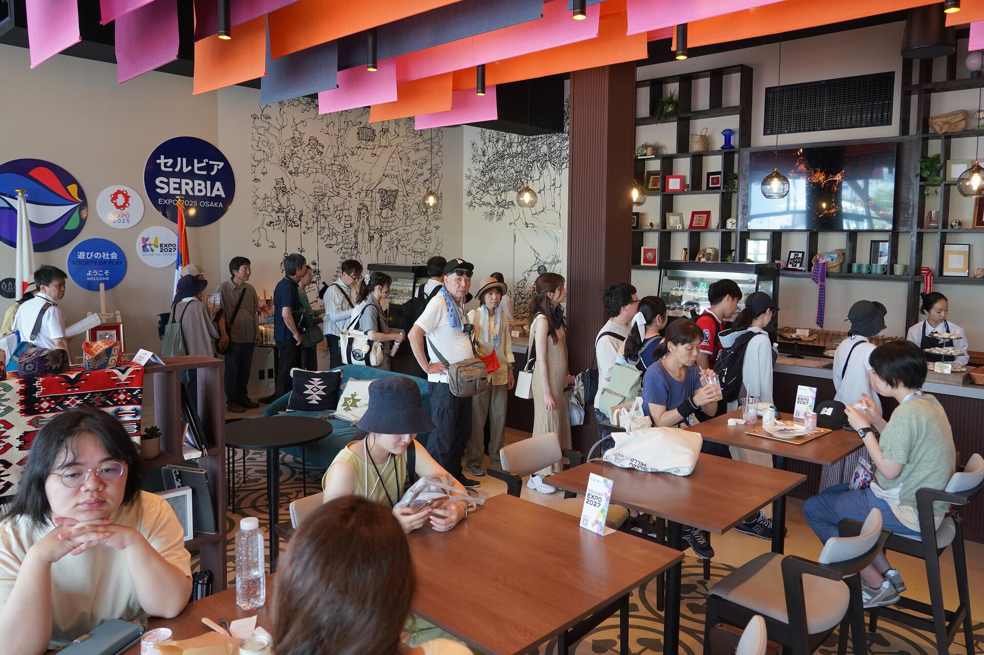 Ресторан Србија у Павиљону Србије у Осаки на изложби Експо Ресторан Србија у Павиљону Србије у Осаки на изложби Експо - Sputnik Србија, 1920, 22.06.2025