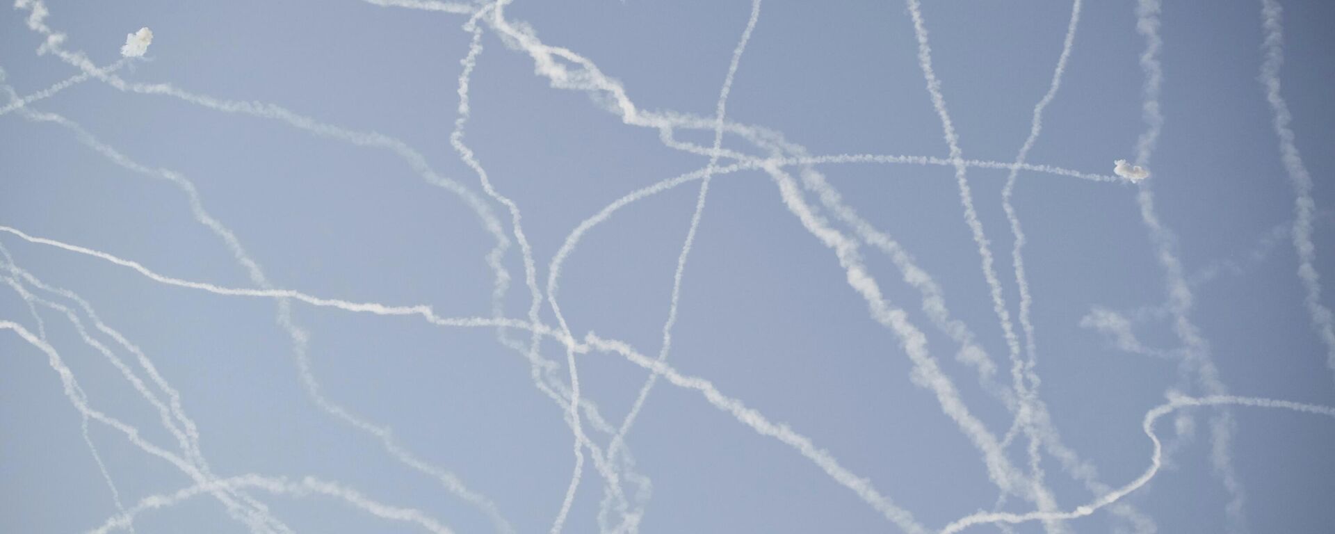 Трагови од ПВО на небу - Sputnik Србија, 1920, 22.06.2025