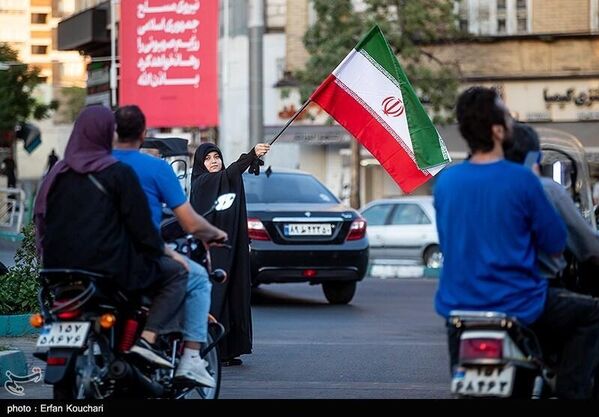 Људи на улицама Техерана. - Sputnik Србија