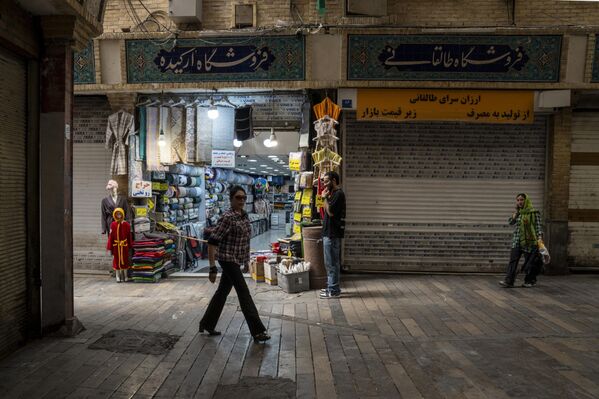 Људи на улицама Техерана. - Sputnik Србија