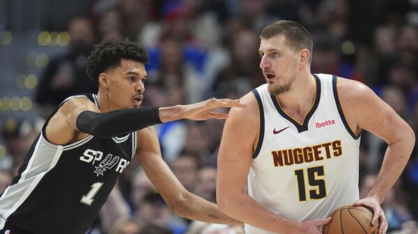 Nikola Jokić i Viktor Vembanjama Nikola Jokić i Viktor Vembanjama - Sputnik Srbija