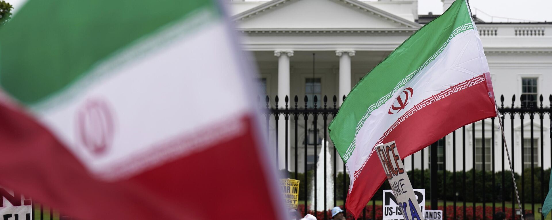 Протест испред Беле куће због америчког напада на Иран. - Sputnik Србија, 1920, 22.07.2025