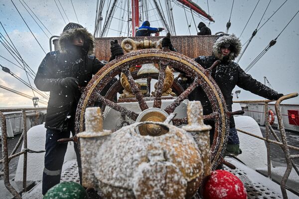 Установљен 2010. године од стране Међународне поморске организације (IMO), овај дан представља прилику да се јавност подсети на улогу морнара, често невидљивих хероја савременог доба. - Sputnik Србија