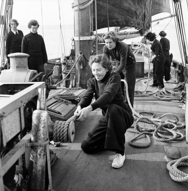 Овогодишње обележавање одвија се под слоганом који позива на признавање, поштовање и унапређење услова рада за све морнаре. Током дана, широм света се организују конференције, трибине и догађаји којима се скреће пажња на значај морепловства. - Sputnik Србија