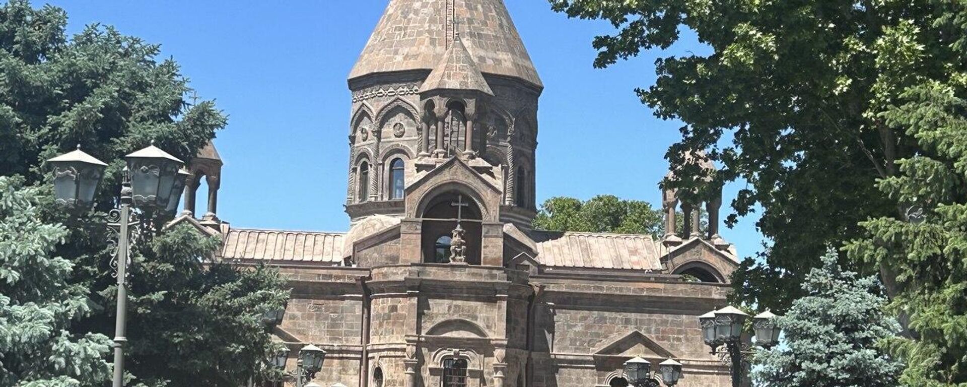 Главни храм Јерменске апостолске цркве у Ечмиензину - Sputnik Србија, 1920, 30.06.2025