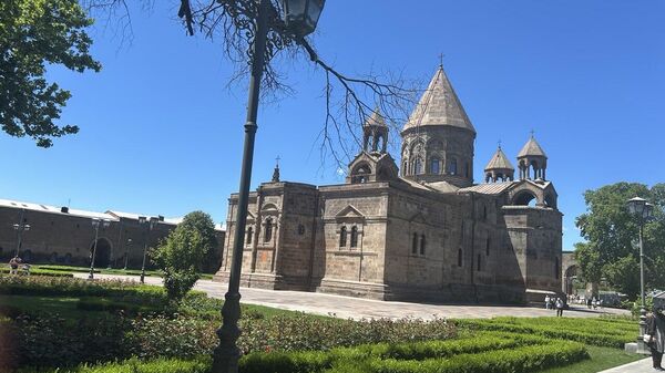 Главни храм Јерменске апостолске цркве у Ечмиензину - Sputnik Србија