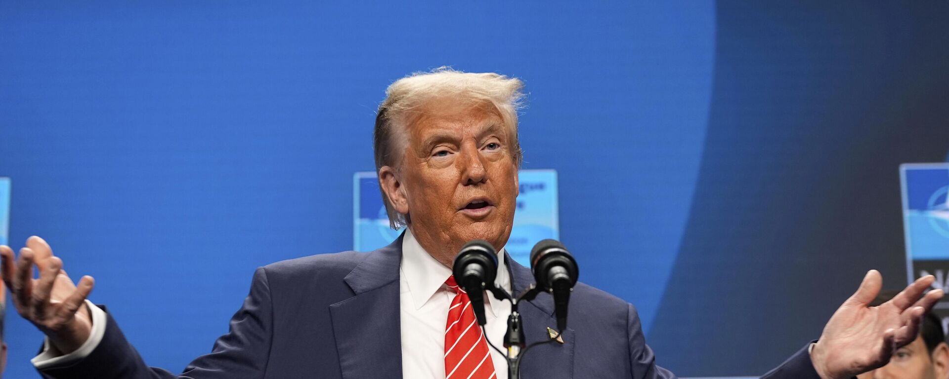 Амерички председник Доналд Трамп - Sputnik Србија, 1920, 26.06.2025