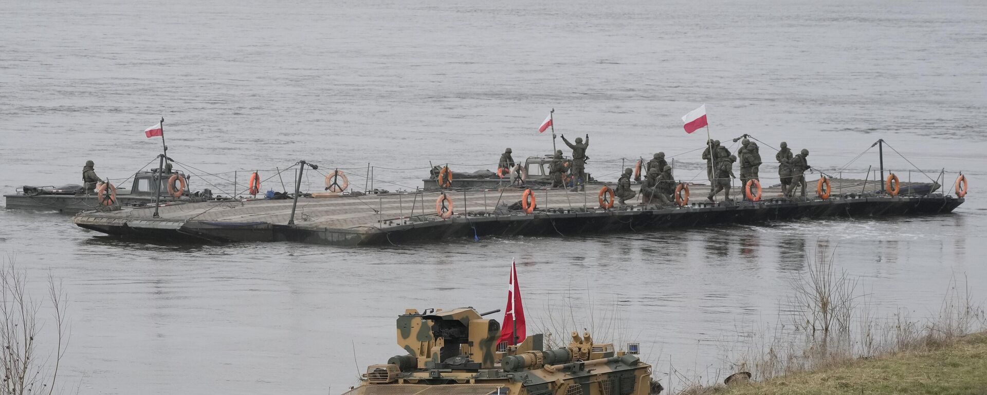 Poljski i vojnici NATO-a na zajedničkim vojnim vežbama - Sputnik Srbija, 1920, 25.06.2025