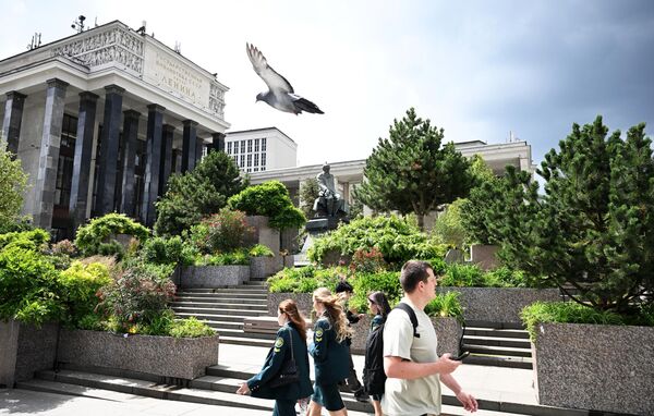 Зеленило испред Руске државне библиотеке у Москви - Sputnik Србија