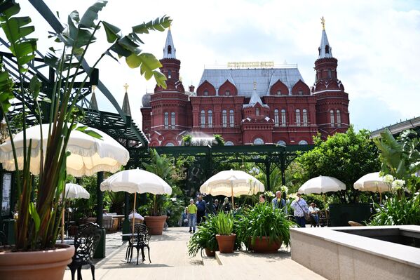 Температура се креће око 25 степени Целзијуса, уз благо поветарце који освежава градске улице - Sputnik Србија