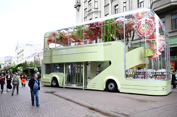 „Аутобус лепоте“ на Старом Арбату у Москви. - Sputnik Србија