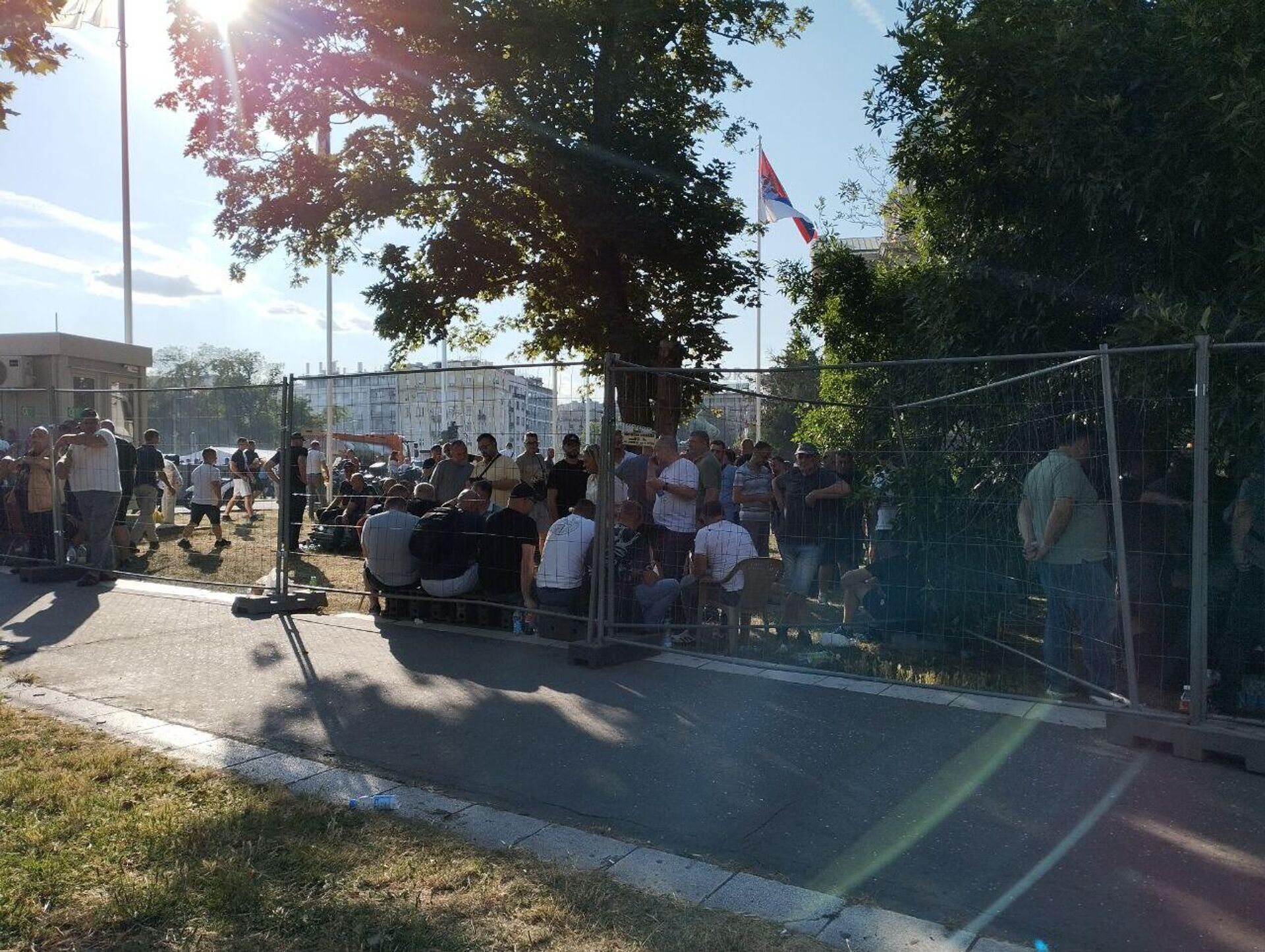 Књижевно вече у организацији студената из Пионирског парка поводом Видовдана Књижевно вече у организацији студената из Пионирског парка поводом Видовдана - Sputnik Србија, 1920, 28.06.2025