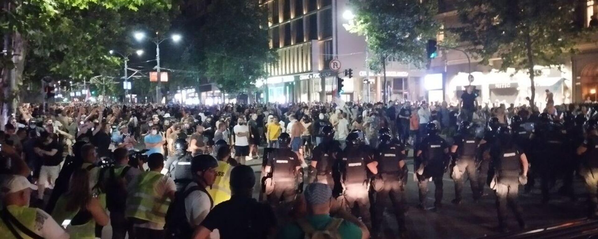 Sukob demonstranata i policije  - Sputnik Srbija, 1920, 30.06.2025