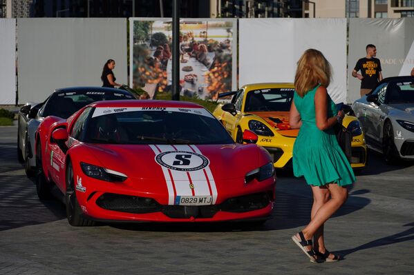 Изложба луксузних спортских аутомобила у оквиру Еуропе Тоур 2025 - Sputnik Србија