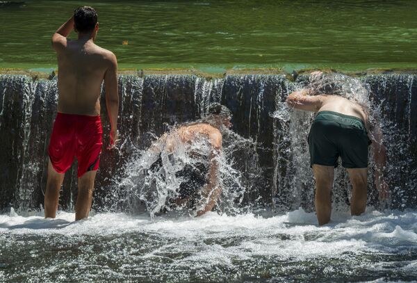 Турска је евакуисала више од 50.000 људи због шумских пожара, док су у Немачкој и Великој Британији такође издата упозорења на високу температуру и повећан ризик од пожара. - Sputnik Србија