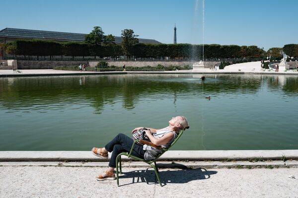 Климатолози истичу да топлотне куполе - атмосферски системи високог притиска који заробљавају врућ ваздух, заједно с глобалним загревањем појачавају интензитет и трајање топлотних таласа. - Sputnik Србија