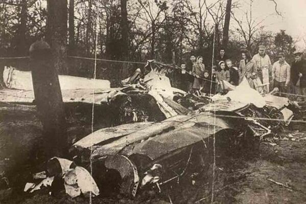 Случај Мантела је једна од најпознатијих ситуација са НЛО-ом, која се догодила у Сједињеним Државама у држави Кентаки 7. јануара 1948. године. Потрага за НЛО резултирала је смрћу пилота, 25-годишњег Томаса Франсиса Мантела Млађег. Случај Мантела је једна од најпознатијих ситуација са НЛО-ом, која се догодила у Сједињеним Државама у држави Кентаки 7. јануара 1948. године. Потрага за НЛО резултирала је смрћу пилота, 25-годишњег Томаса Франсиса Мантела Млађег. - Sputnik Србија