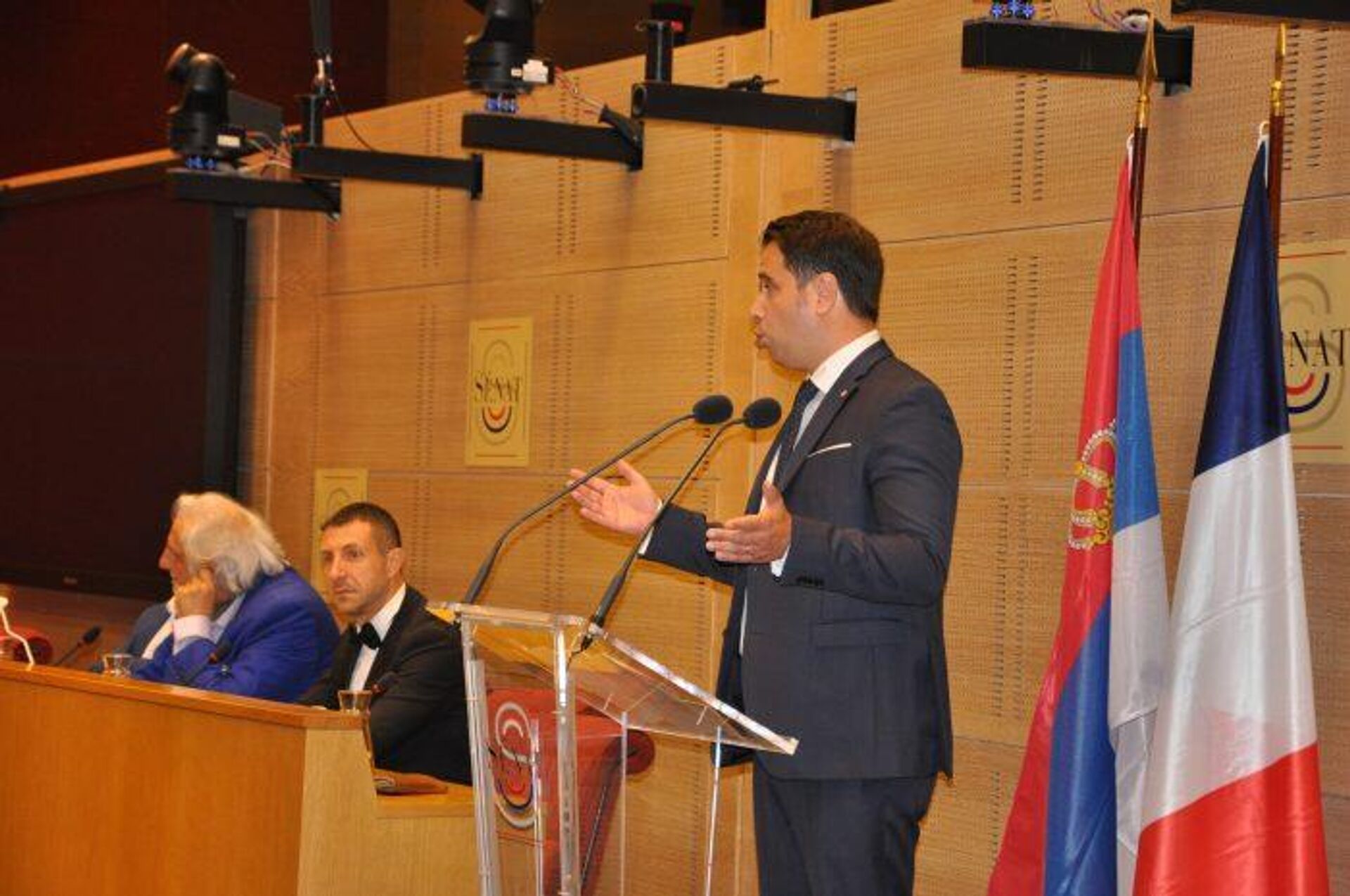 Обраћање сенатора странке Национално окупљање Ајмерика Дурокса Обраћање сенатора странке Национално окупљање Ајмерика Дурокса - Sputnik Србија, 1920, 06.07.2025