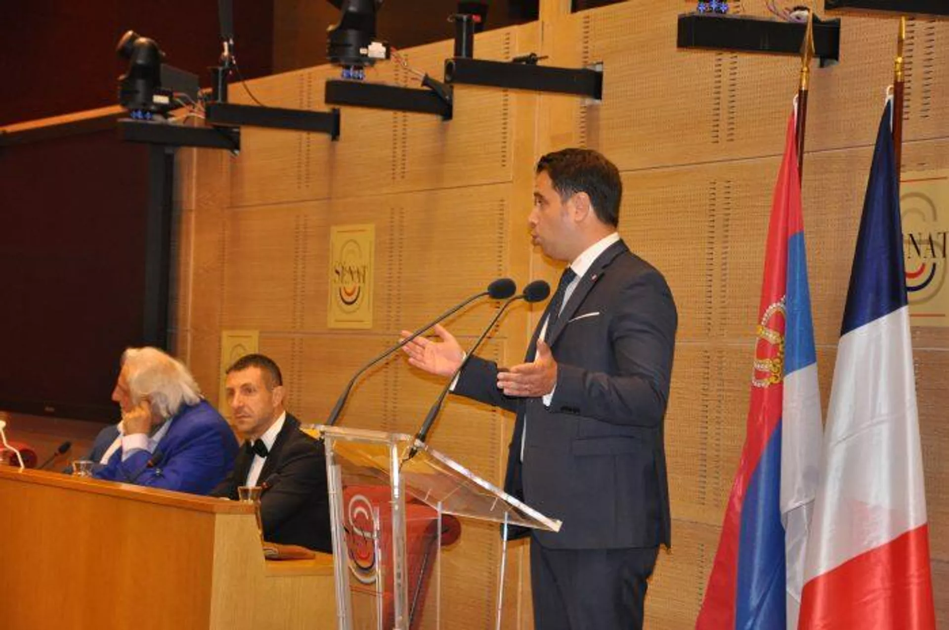 Обраћање сенатора странке Национално окупљање Ајмерика Дурокса - Sputnik Србија, 1920, 06.07.2025