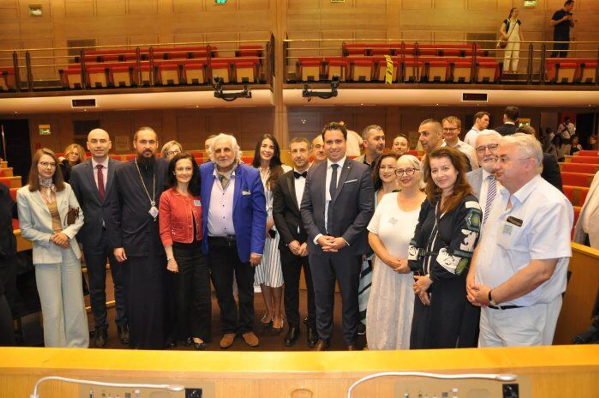 Били су ту и француски сенатори, посланици у француској Скупштини међу којима Жулијен Лимонги - Sputnik Србија, 1920, 06.07.2025