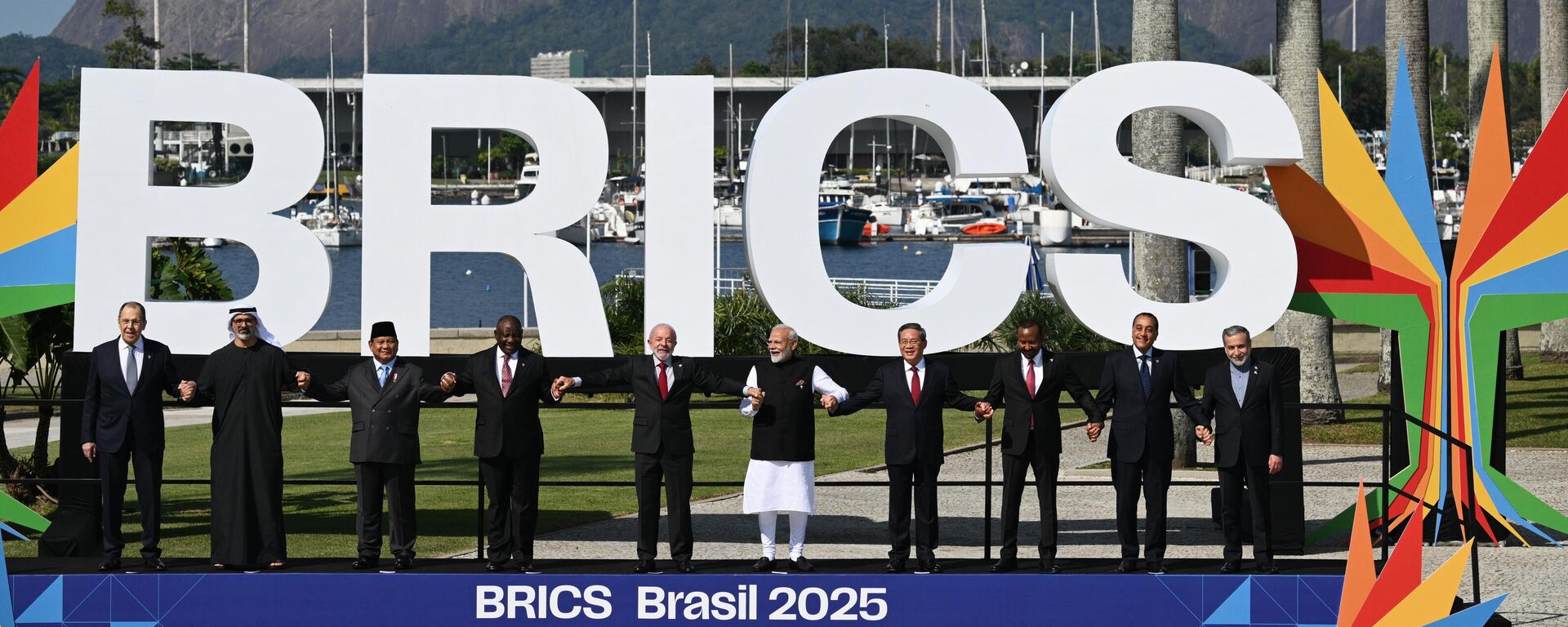 Vo vremя obщego fotografirovaniя učastnikov XVII sammita BRIKS pod predsedatelьstvom Brazilii v Rio-de-Žaneйro - Sputnik Srbija, 1920, 07.07.2025