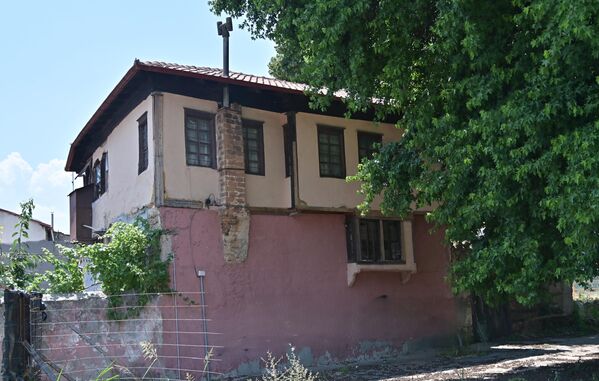 У једној од кућа у Едеси (није познато у којој тачно ) почетком децембра 1916. године, боравио је  неколико дана (инкогнито) и краљ Петар. Вест о доласку старог краља у Воден објављено је у Ратном дневнику дневном часопису који је доносио извештаје Ратног прес бироа Србије у Првом светском рату, од 1914. до 1918. године. - Sputnik Србија