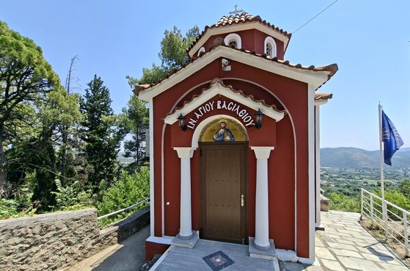 У Вароши је постојала и црква Светог Јована Богослова која је страдала у пожару који су, у оквиру казнене експедиције, септембра 1944. изазвали Немци. Поред светиње, за чију је обнову током Великог рата новац приложио краљ Петар, у пожару су страдале још две цркве и око 400 кућа. - Sputnik Србија