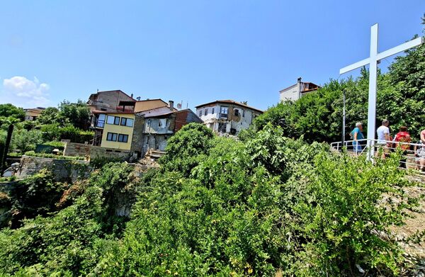 После Солуна, највећи избеглички логор се налазио у Водени (данашњој Едеси). Више од 3000 избеглица било је смештено у избегличким камповима у граду и његовој околини. Храна се у избегличким логорима добијала од савезничких мисија, осим извесне количине брашна, коју је избеглицама обезбеђивала српска држава - Sputnik Србија