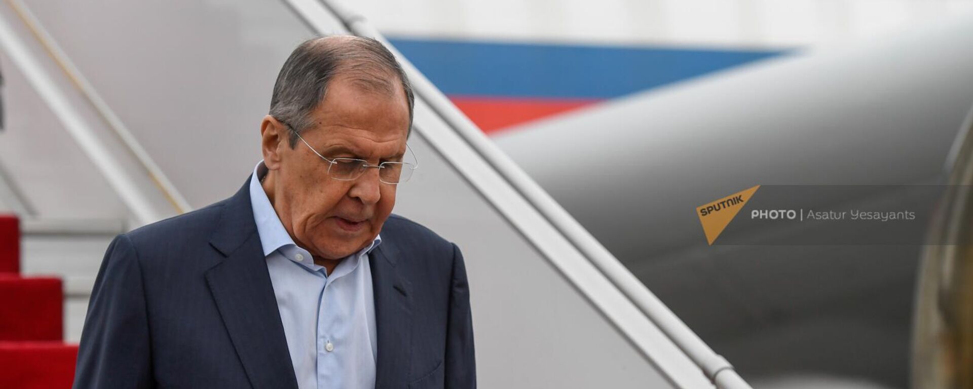 Ministr inostrannыh del Rossii Sergeй Lavrov v aэroportu Zvartnoc (22 noяbrя 2022). Erevan - Sputnik Srbija, 1920, 10.07.2025