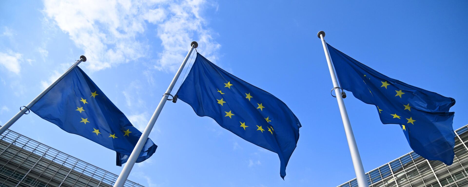 Zastave Evropske unije ispred zgrade Evropske komisije u Briselu - Sputnik Srbija, 1920, 03.12.2025