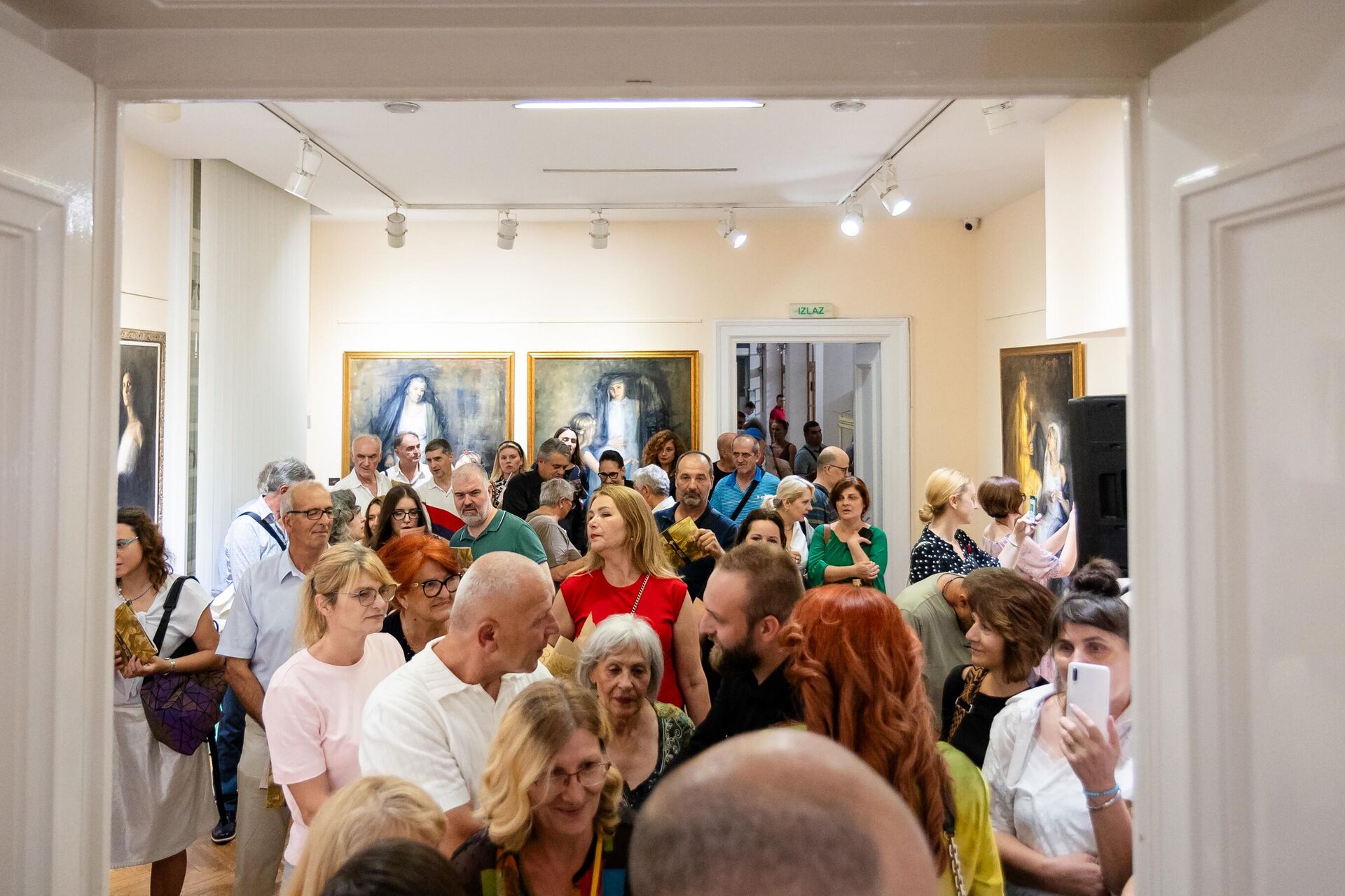 Izložba „Ogledala postojanja“ u Maloj galeriji Doma vojske otvorena je do 26. jula - Sputnik Srbija, 1920, 13.07.2025