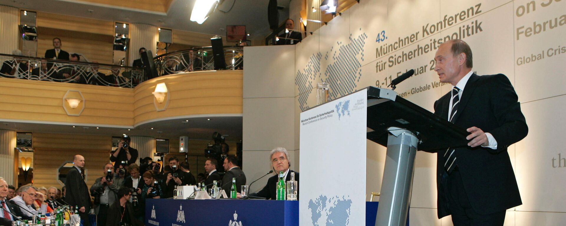 Arhivska fotografija: Predsednik Rusije Vladimir Putin tokom govora na 43. Minhenskoj bezbednosnoj konferenciji - Sputnik Srbija, 1920, 13.07.2025