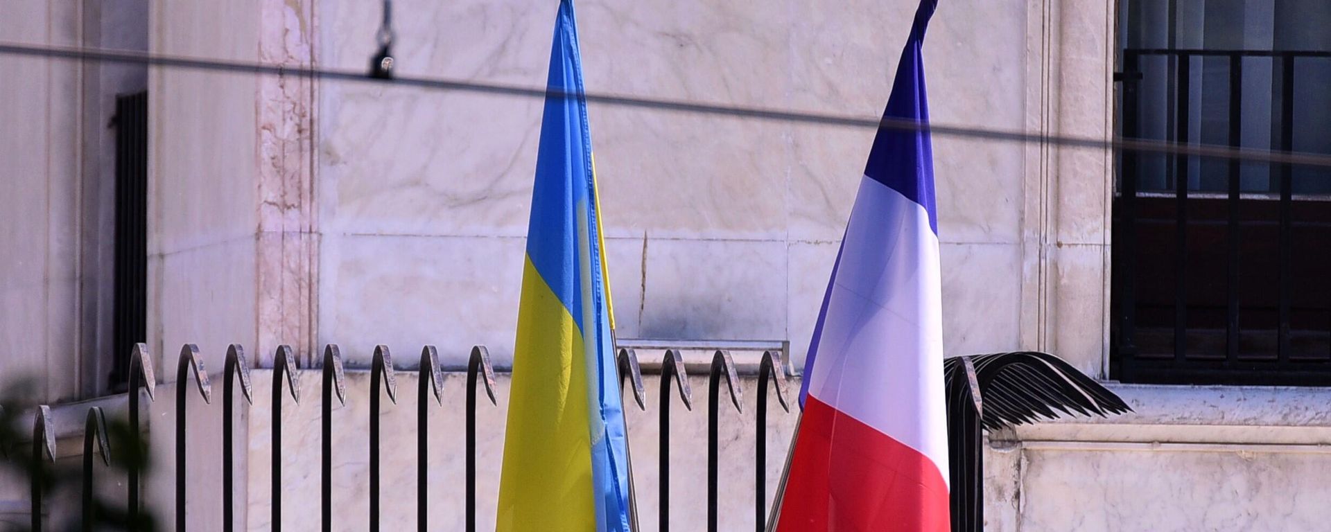 Zaastave Francuske i Ukrajine na zgradi francuske ambasade - Sputnik Srbija, 1920, 09.07.2026