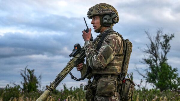 Руски војник у зони специјалне војне операције - Sputnik Србија