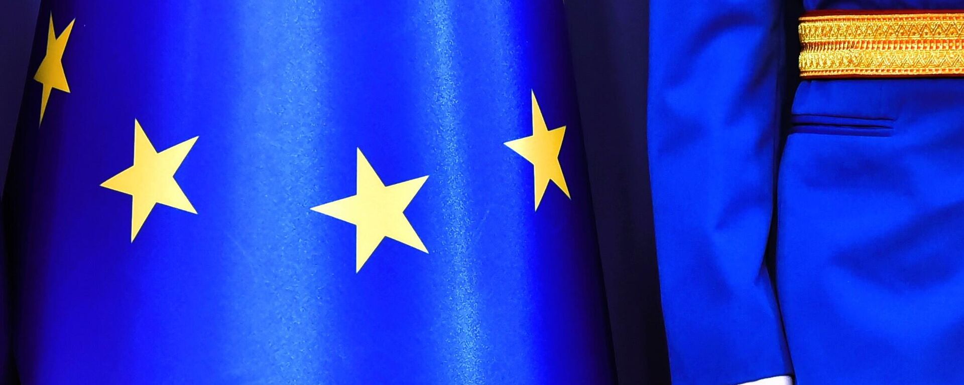 Гардиста поред заставе ЕУ - Sputnik Србија, 1920, 22.11.2025