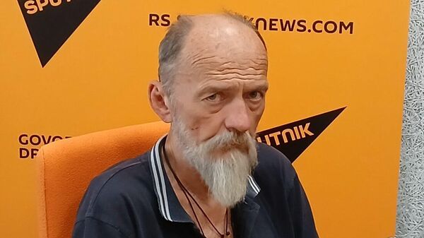 Srpski književnik, novinar i ratni izveštač Nebojša Jevrić - Sputnik Srbija