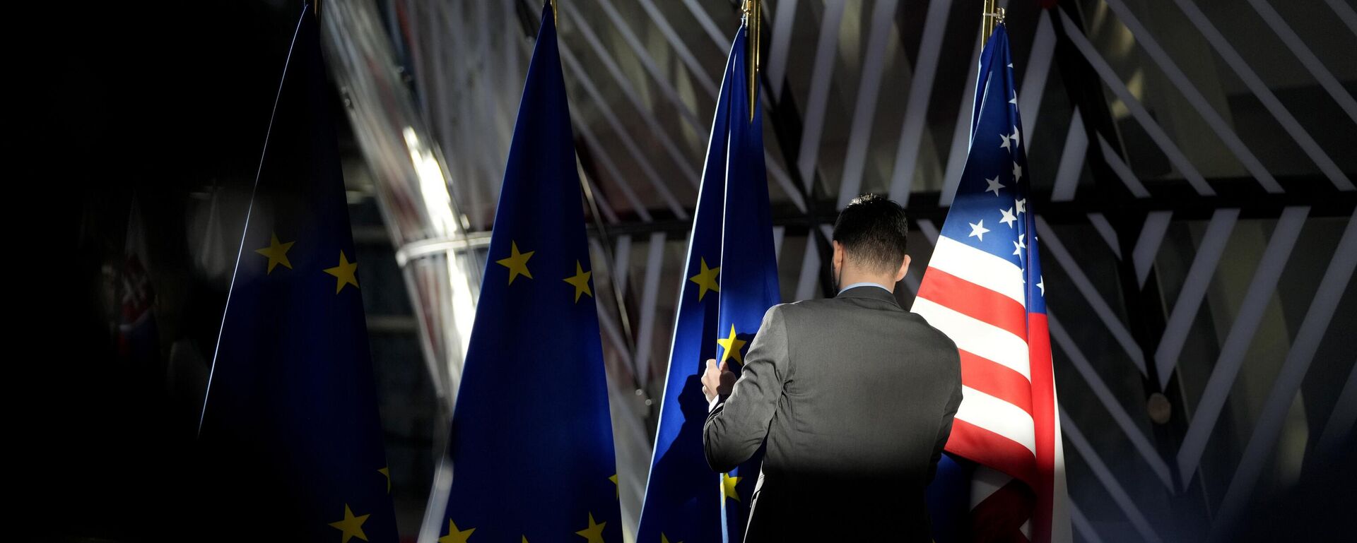 Zastava EU i Amerike - Sputnik Srbija, 1920, 17.07.2025